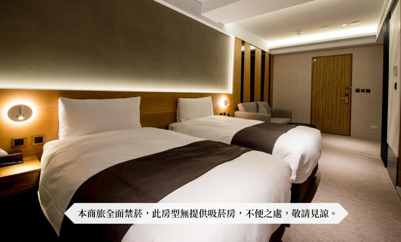He-Jia Hotel Миаоли Екстериор снимка