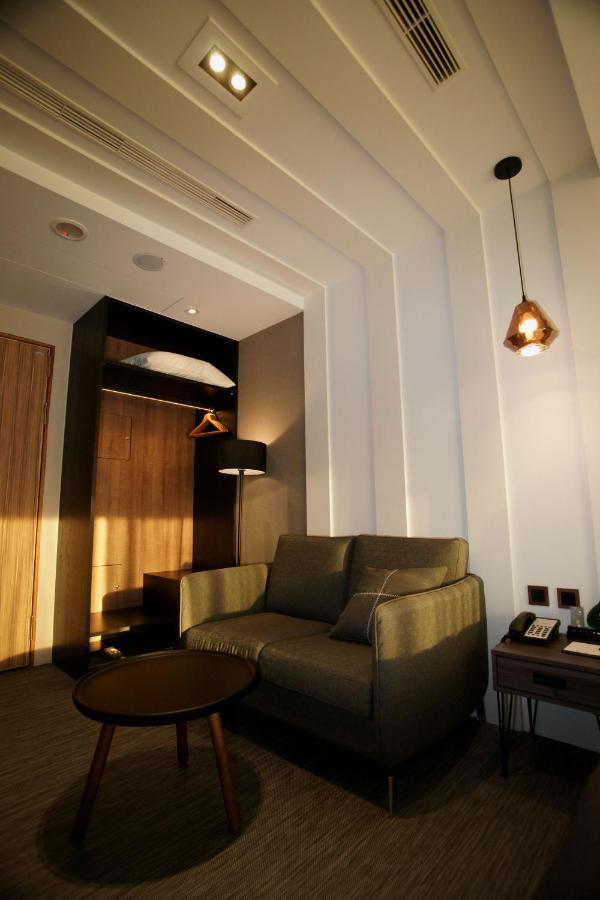 He-Jia Hotel Миаоли Екстериор снимка