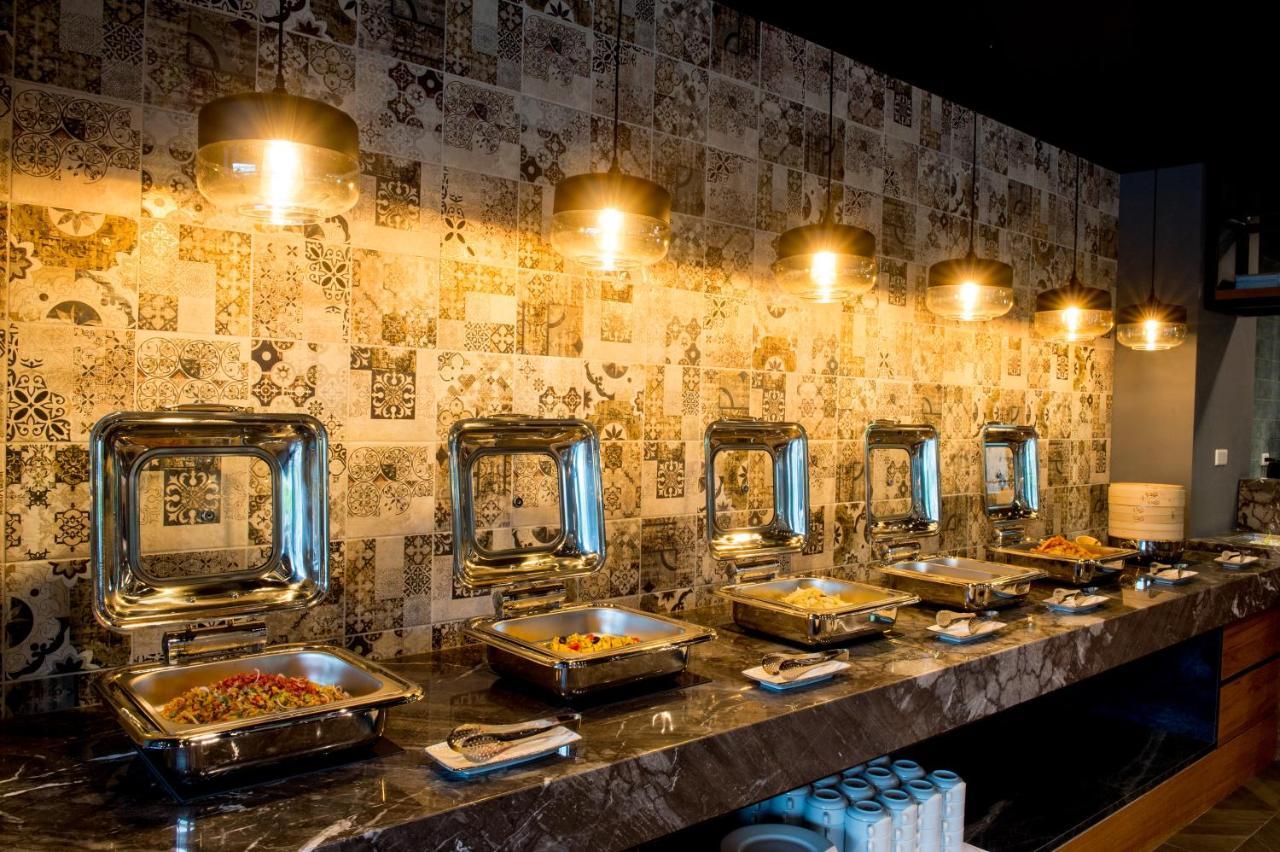 He-Jia Hotel Миаоли Екстериор снимка