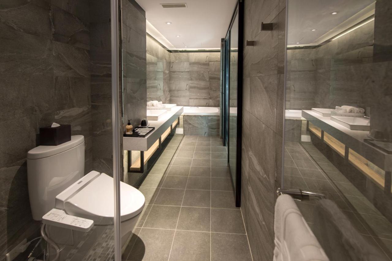 He-Jia Hotel Миаоли Екстериор снимка