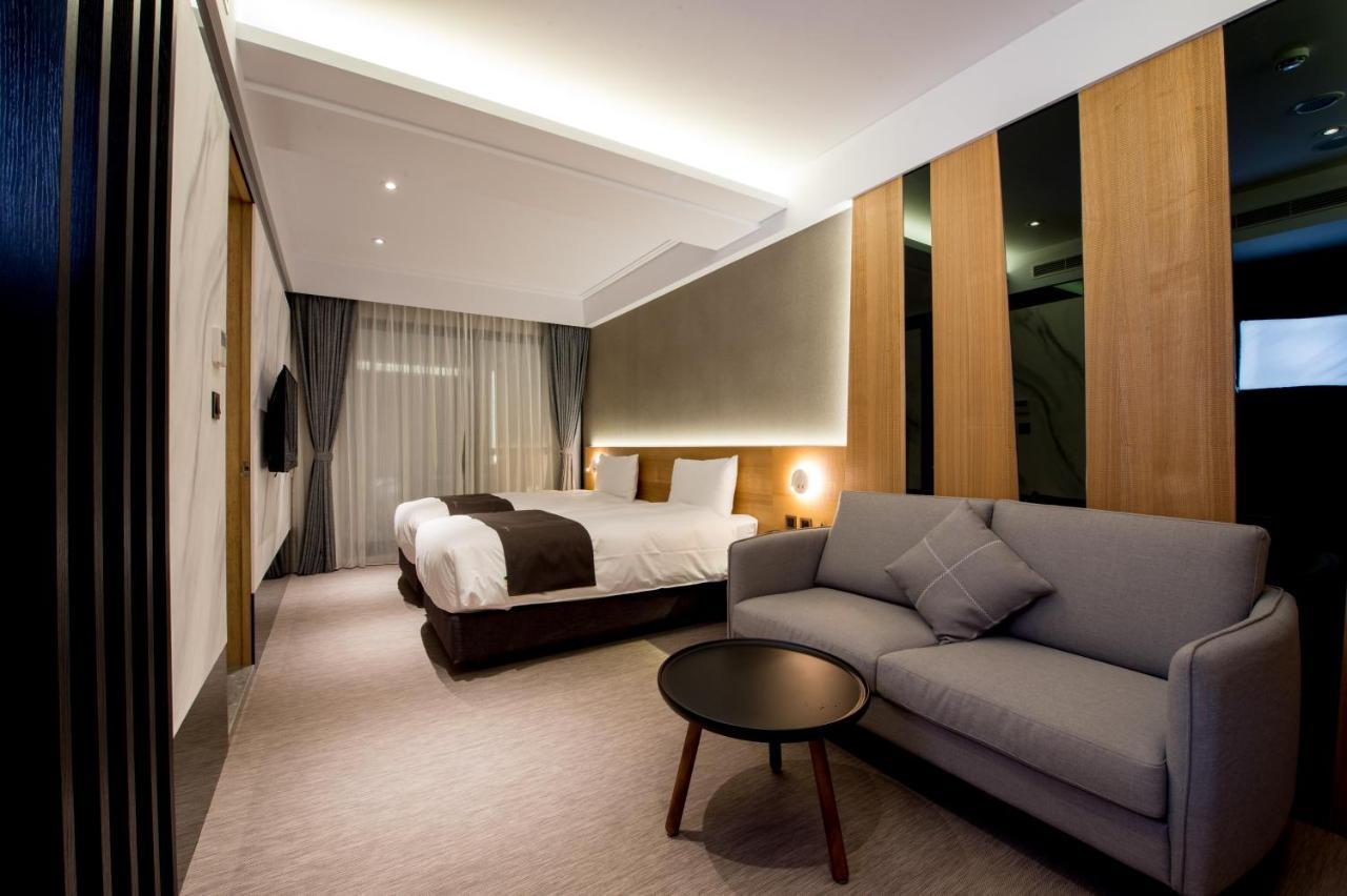 He-Jia Hotel Миаоли Екстериор снимка