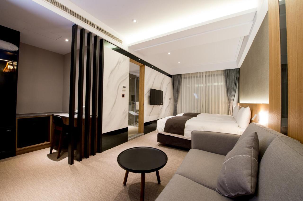 He-Jia Hotel Миаоли Екстериор снимка