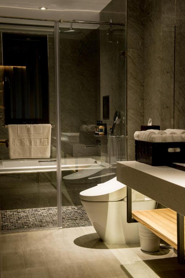 He-Jia Hotel Миаоли Екстериор снимка