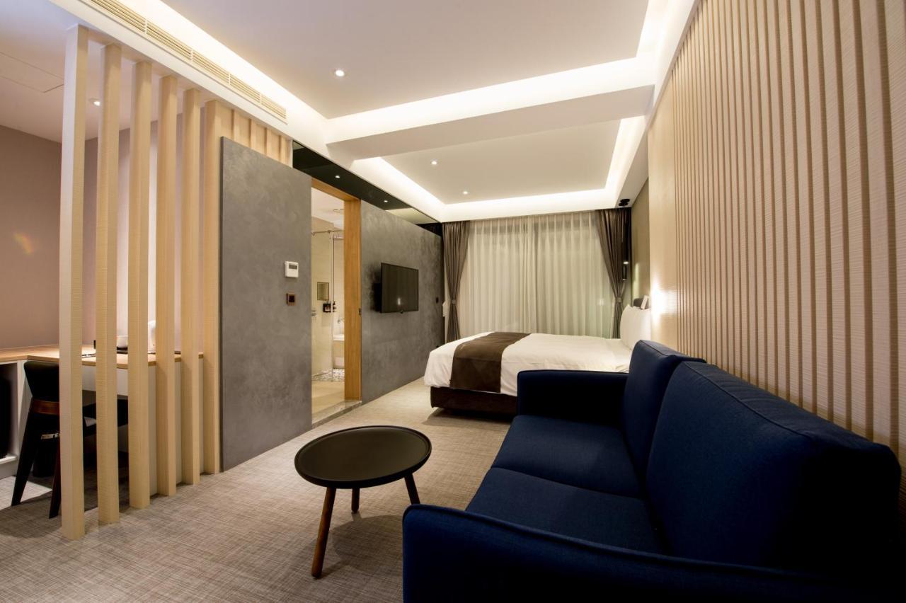 He-Jia Hotel Миаоли Екстериор снимка