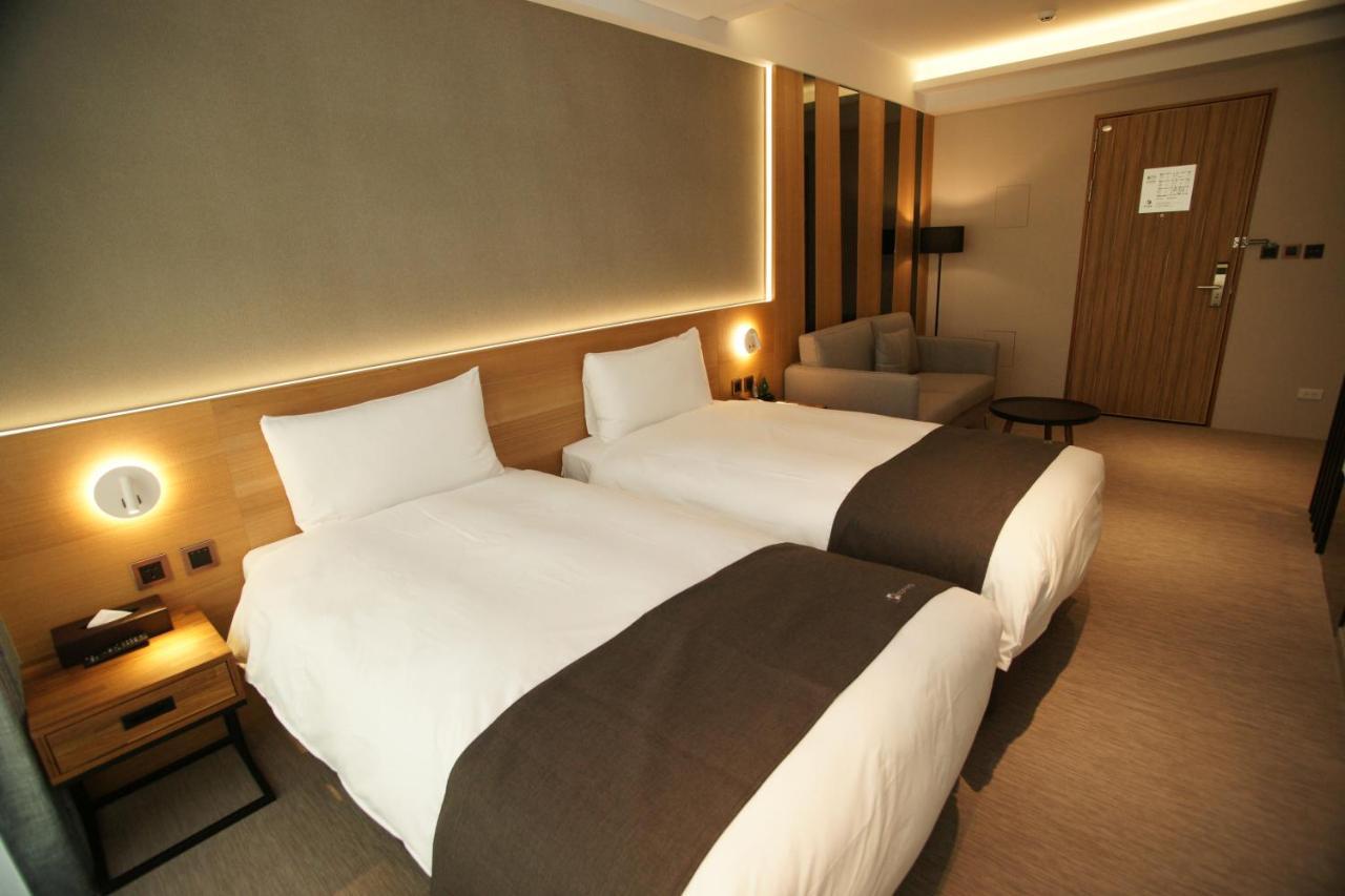 He-Jia Hotel Миаоли Екстериор снимка