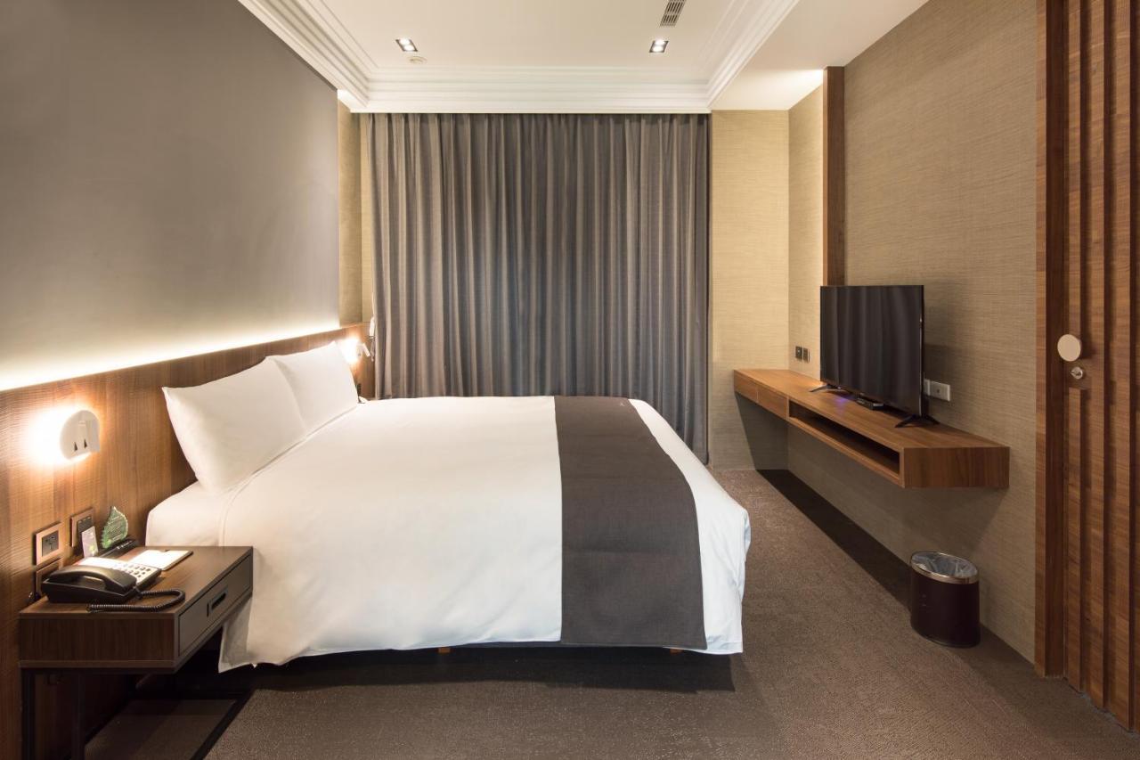 He-Jia Hotel Миаоли Екстериор снимка